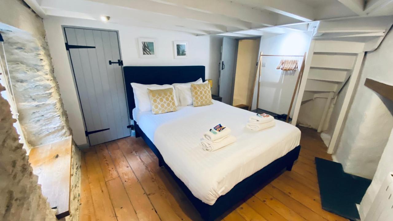 Spindrift Is A Beautiful Newly Refurbished Three Bedroom Private Family House Located On The Old Harbour And The Coastal Path In The Heart Of Beautiful Полперо Екстериор снимка