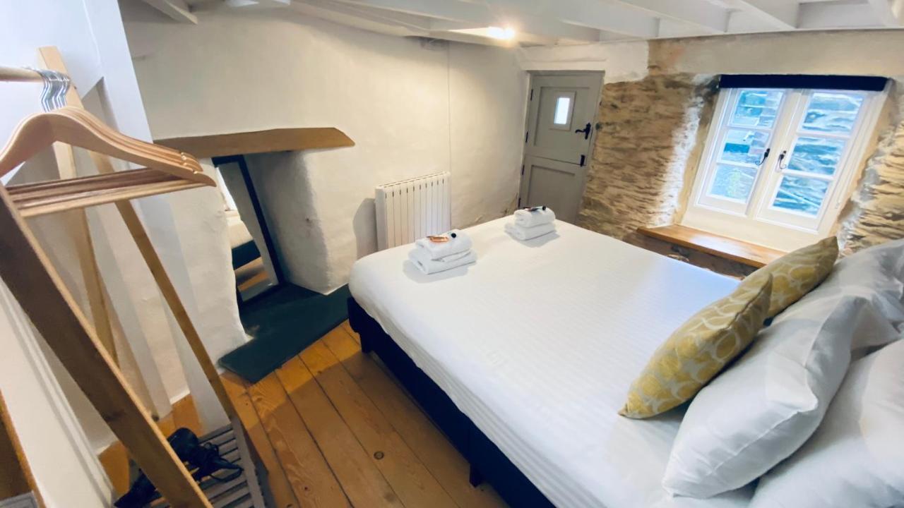 Spindrift Is A Beautiful Newly Refurbished Three Bedroom Private Family House Located On The Old Harbour And The Coastal Path In The Heart Of Beautiful Полперо Екстериор снимка