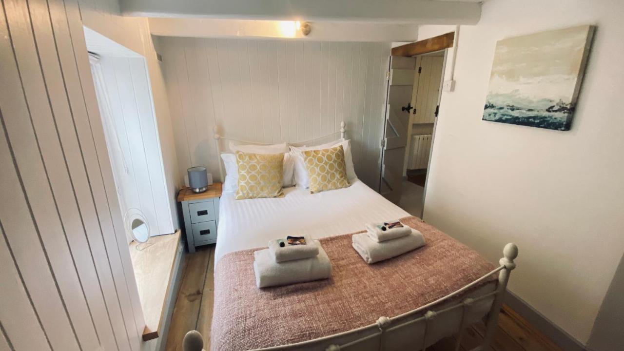 Spindrift Is A Beautiful Newly Refurbished Three Bedroom Private Family House Located On The Old Harbour And The Coastal Path In The Heart Of Beautiful Полперо Екстериор снимка