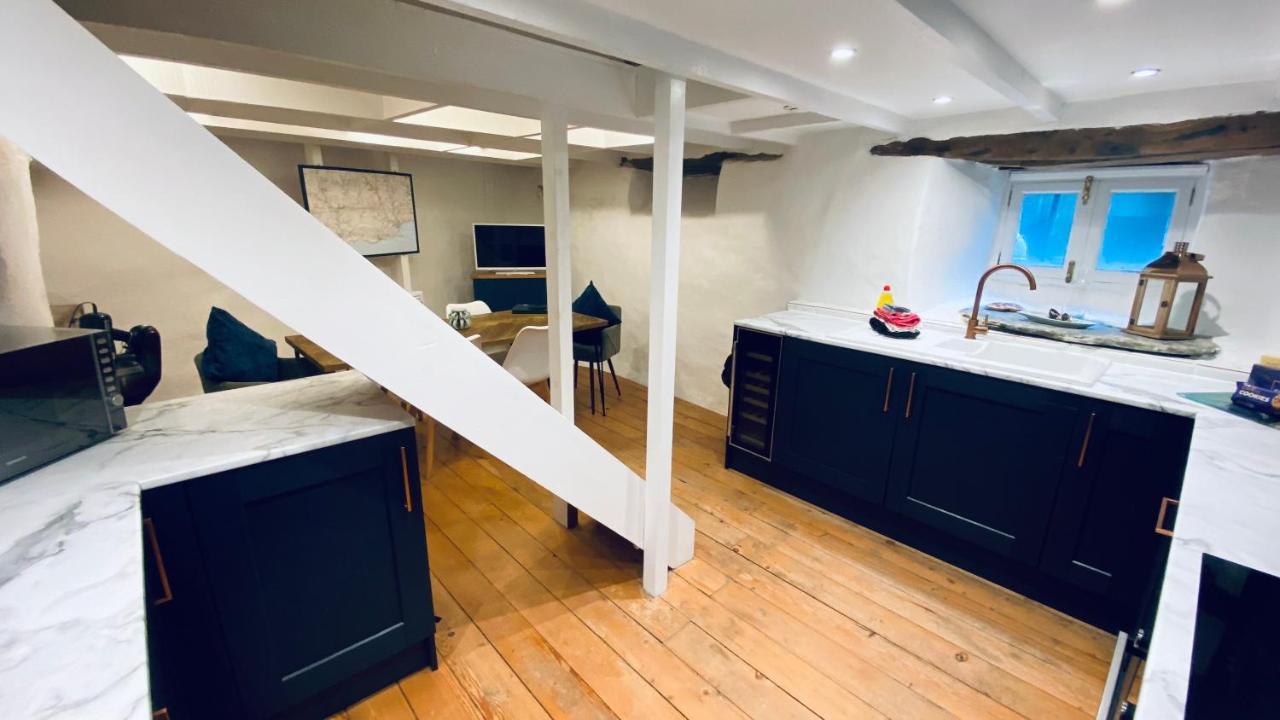 Spindrift Is A Beautiful Newly Refurbished Three Bedroom Private Family House Located On The Old Harbour And The Coastal Path In The Heart Of Beautiful Полперо Екстериор снимка