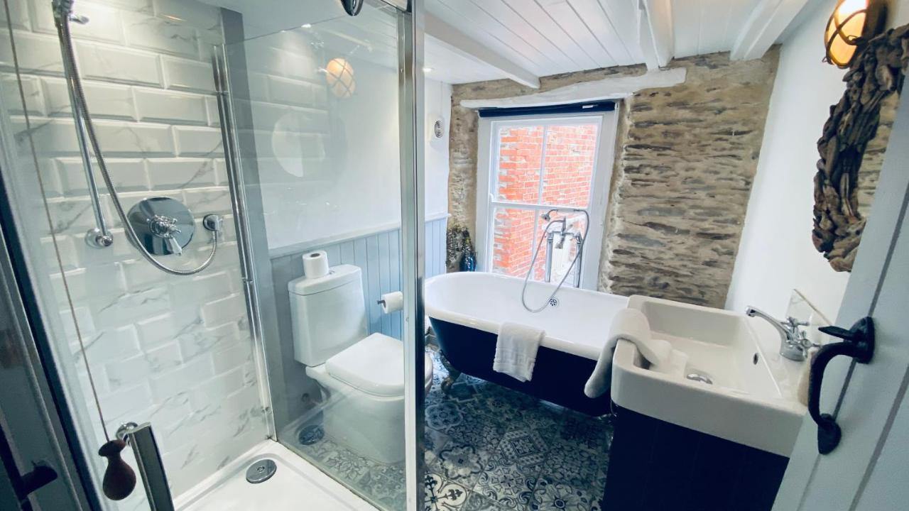 Spindrift Is A Beautiful Newly Refurbished Three Bedroom Private Family House Located On The Old Harbour And The Coastal Path In The Heart Of Beautiful Полперо Екстериор снимка