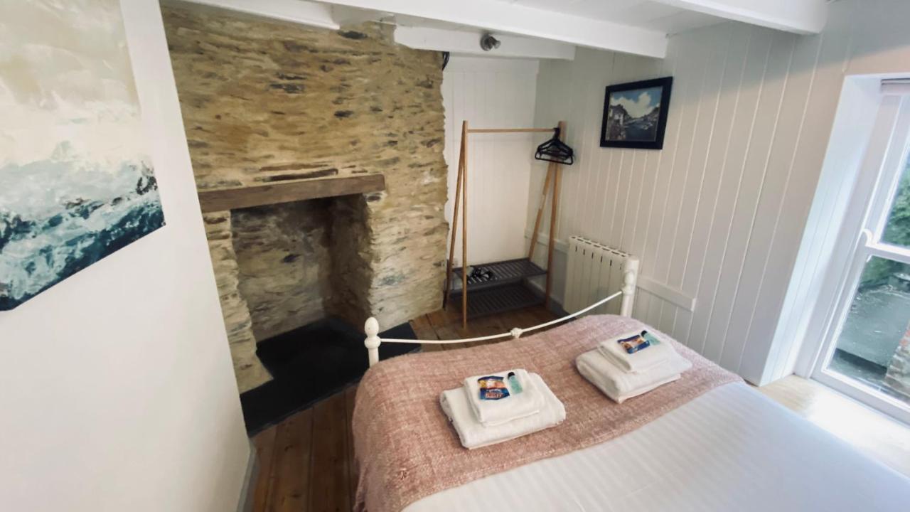 Spindrift Is A Beautiful Newly Refurbished Three Bedroom Private Family House Located On The Old Harbour And The Coastal Path In The Heart Of Beautiful Полперо Екстериор снимка