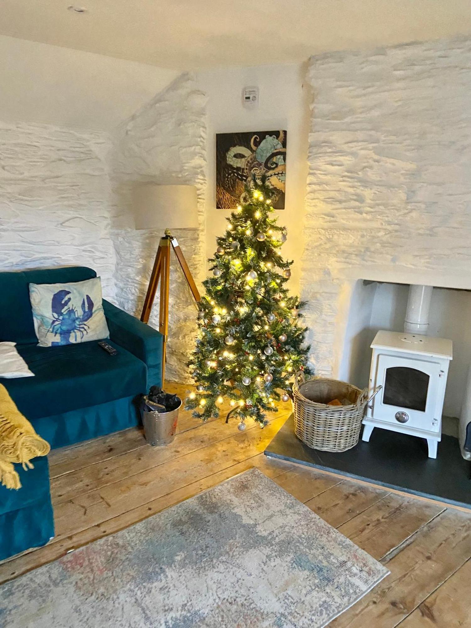 Spindrift Is A Beautiful Newly Refurbished Three Bedroom Private Family House Located On The Old Harbour And The Coastal Path In The Heart Of Beautiful Полперо Екстериор снимка